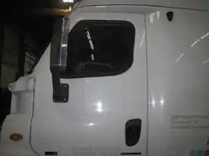 Used 2011 Freightliner Cascadia Door (Stock #BB9105-5)) Part Image