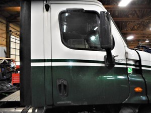 Used 2011 Freightliner Cascadia Door (Stock #BF3339-8)) Part Image