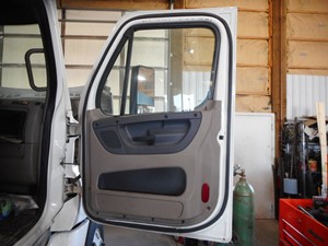 Used 2012 Freightliner Cascadia Door (Stock #FE6794-8)) Part Image