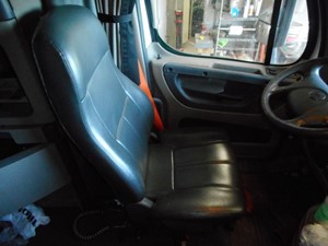 Used 2012 Freightliner Cascadia Seat (Stock #FE6794-17)) Part Image
