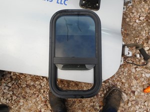 Used 2012 Freightliner Cascadia Sleeper Part (Stock #1039)) Part Image