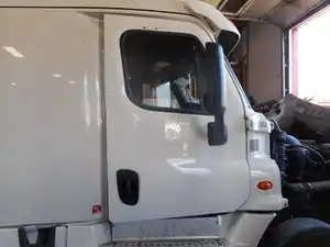 Used 2013 Freightliner Cascadia Door (Stock #FJ6132-7)) Part Image