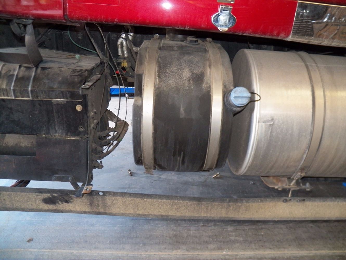 2013 Kenworth T700 (Stock 3961559) DEF Tanks TPI