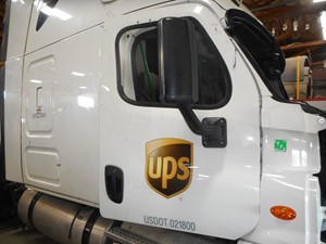 Used 2015 Freightliner Cascadia Door Image