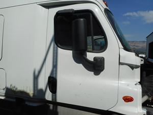Used 2015 Freightliner Cascadia Door Image