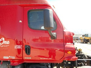 Used 2015 Freightliner Cascadia Door (Stock #GP5181-6)) Part Image
