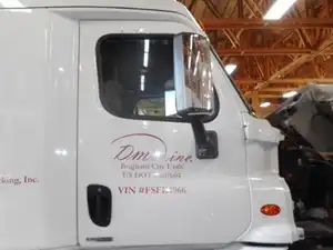 Used 2015 Freightliner Cascadia Door Image