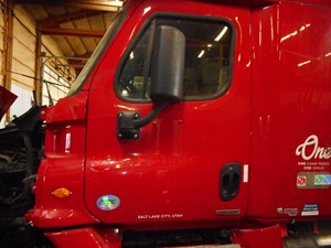 Used 2015 Freightliner Cascadia Evolution Door (Stock #GP5190-7)) Part Image