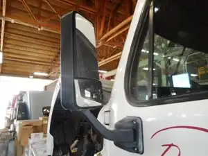Used 2015 Freightliner Cascadia Mirror Image