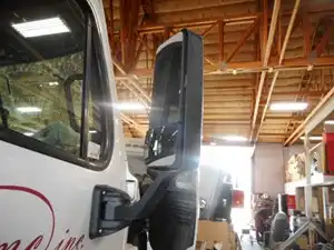 Used 2015 Freightliner Cascadia Mirror Image