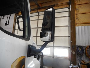 Used 2015 Freightliner Cascadia Mirror Image