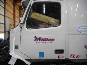 Used 2015 Volvo VNL Door (Stock #940121-6)) Part Image