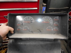 Used 2015 Volvo VNL Instrument Cluster (Stock #940121-9)) Part Image