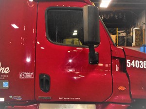 Used 2016 Freightliner Cascadia 125 Door (Stock #HD8248-6)) Part Image