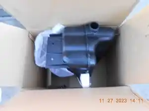 New International 9400 Coolant Reservoir (Stock #976085)) Part Image