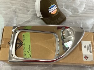 New International 9200 Headlamp Assy (Stock #1362)) Part Image