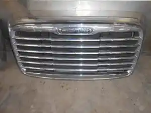 Used Universal Freightliner COLUMBIA Grille (Stock #976065)) Part Image