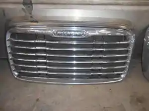 Used Universal Freightliner COLUMBIA Grille (Stock #976064)) Part Image