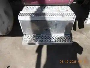 Used 2000 Peterbilt 379 Tool Box Image