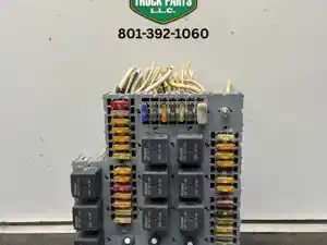 Used 2005 Peterbilt 379 Fuse Box (Stock #977168)) Part Image