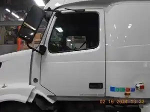 Used 2006 Volvo VNL Door (Stock #440904-6)) Part Image