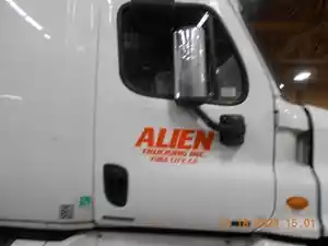 Used 2010 Freightliner Cascadia Door (Stock #AV2582-7)) Part Image