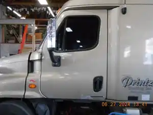 Used 2010 Freightliner Cascadia Door (Stock #AM9642-7)) Part Image