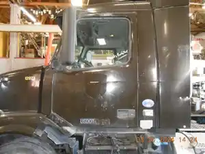 Used 2011 Volvo VNL Door (Stock #547257-6)) Part Image