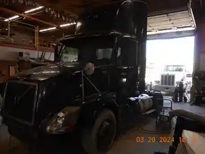 Used 2011 Volvo VNL Hood (Stock #547257-9)) Part Image
