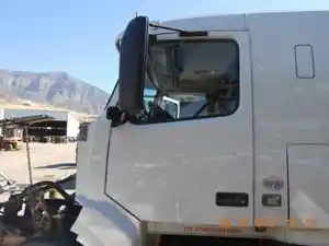 Used 2012 Volvo VNL Door (Stock #567901-3)) Part Image