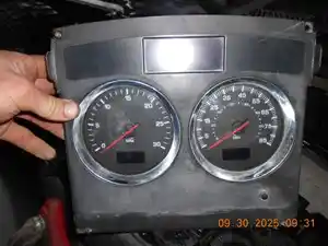 Used 2013 Kenworth T800 Instrument Cluster (Stock #336200-16)) Part Image