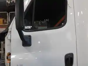 Used 2014 Freightliner Cascadia Door (Stock #FZ7698-7)) Part Image