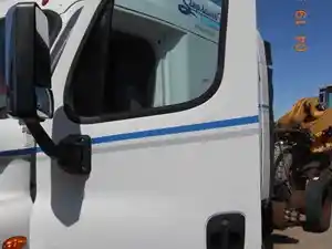Used 2015 Freightliner Cascadia Door (Stock #gw7301-6)) Part Image