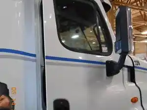 Used 2015 Freightliner Cascadia Door Image