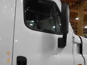 Used 2015 Freightliner Cascadia Door Image