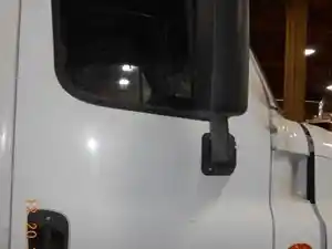 Used 2015 Freightliner Cascadia Door Image