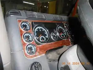 Used 2015 Freightliner Cascadia Instrument Cluster Image