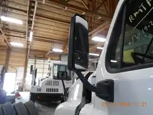 Used 2015 Freightliner Cascadia Mirror Image
