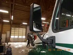 Used 2015 Freightliner Cascadia Mirror Image