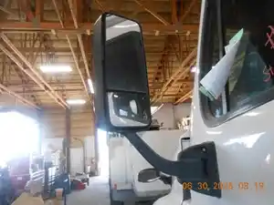 Used 2015 Freightliner Cascadia Mirror Image