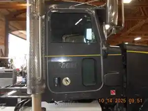 Used 2015 Peterbilt 367 Door (Stock #332146-7)) Part Image