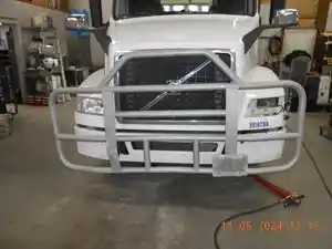 Used 2015 Volvo VNL Bumper (Stock #967529-14)) Part Image