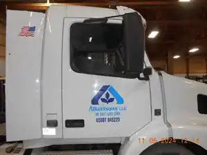 Used 2015 Volvo VNL Door (Stock #967529-7)) Part Image