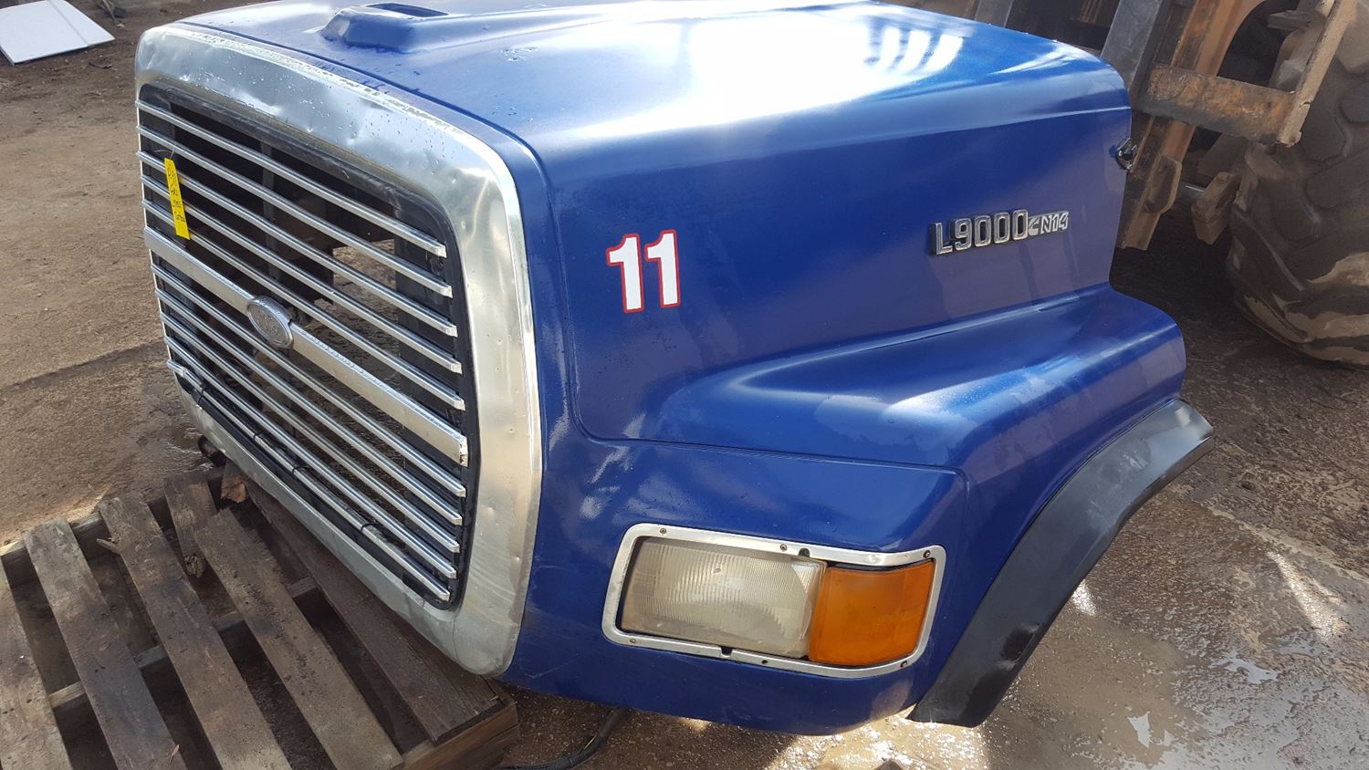 Ford L9000 Stock P 98 Hoods Tpi