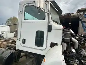 Used 2007 Peterbilt 335 Cab (Stock #144913)) Part Image