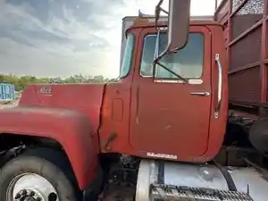 Used 1988 Mack R688ST Cab (Stock #144933)) Part Image