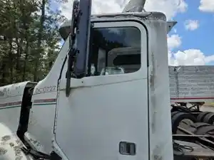 Used 2007 Freightliner COLUMBIA Door (Stock #144974)) Part Image