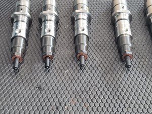 Used Cummins ISL Injector (Stock #INJ1024)) Part Image