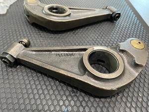 Used Cummins ISX15 Rocker Arm (Stock #R1033)) Part Image