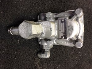 Used Cummins N14 Steering Pump (Stock #SP83)) Part Image